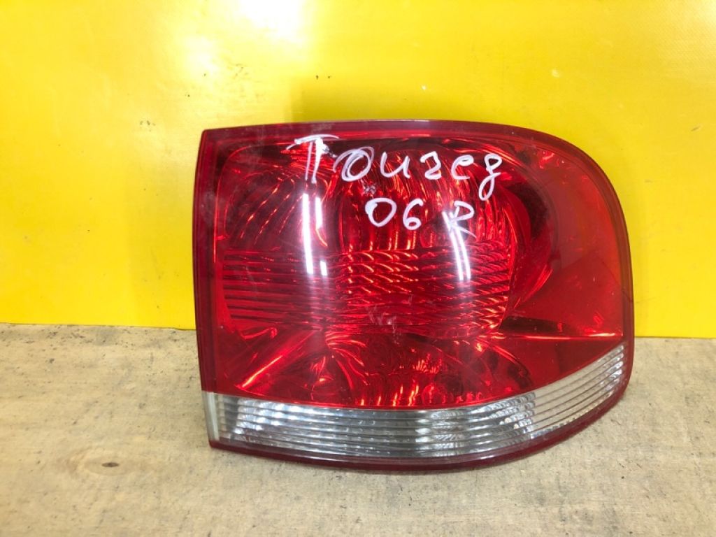 7L6945096K | Ліхтар зовнішній прав. VOLKSWAGEN TOUAREG 02-10