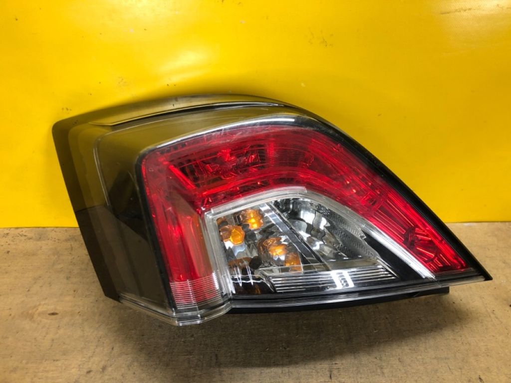 33500-TBA-A01 | Ліхтар зовнішній прав. HONDA CIVIC FC/FK 15-