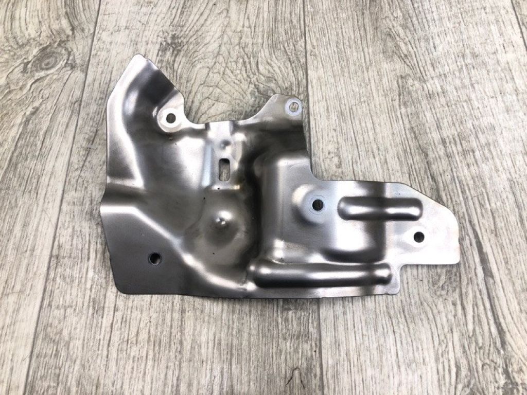 121210V010 | Маслоотражатель TOYOTA CAMRY 55 14-17