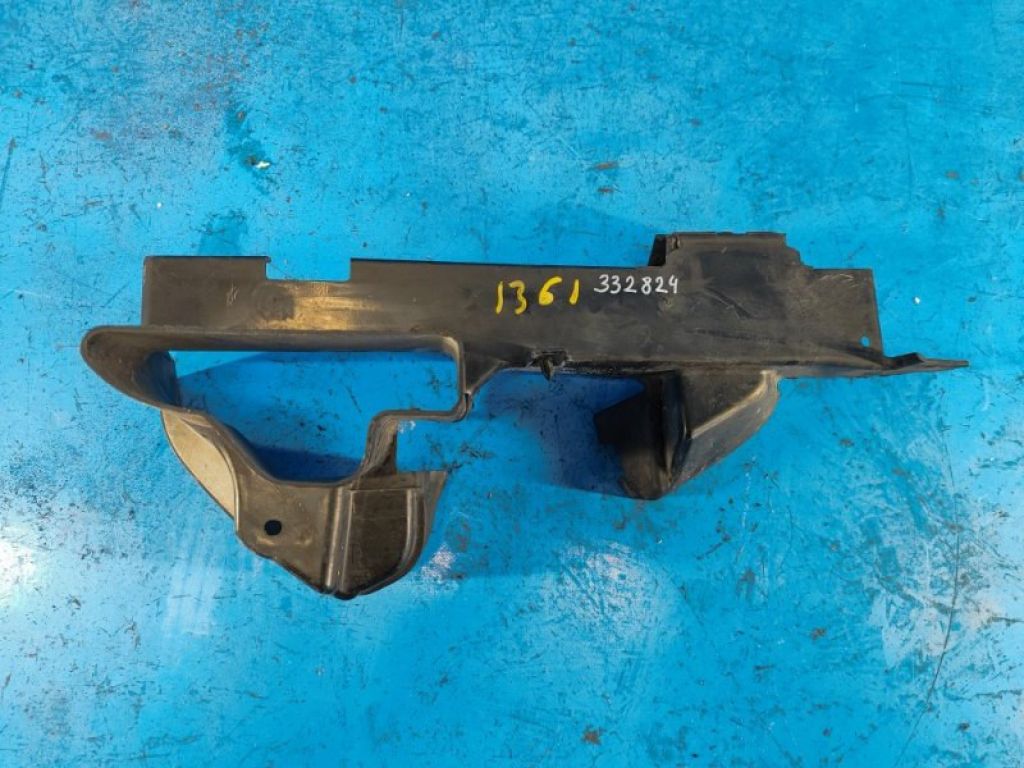 FR3B-8103-CH | Дефлектор радиатора лев. FORD MUSTANG 15-
