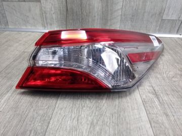 Ліхтар зовнішній прав. TOYOTA CAMRY 70 17-