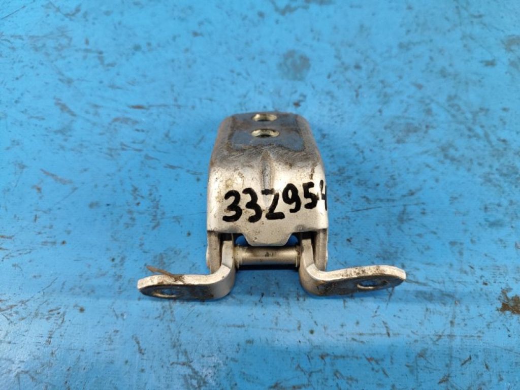82421-3NA0A | Петля двери верхняя передн. прав. NISSAN LEAF 10-17
