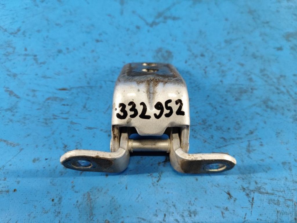 82420-3NA0A | Петля двері верхня передн. лів. NISSAN LEAF 10-17