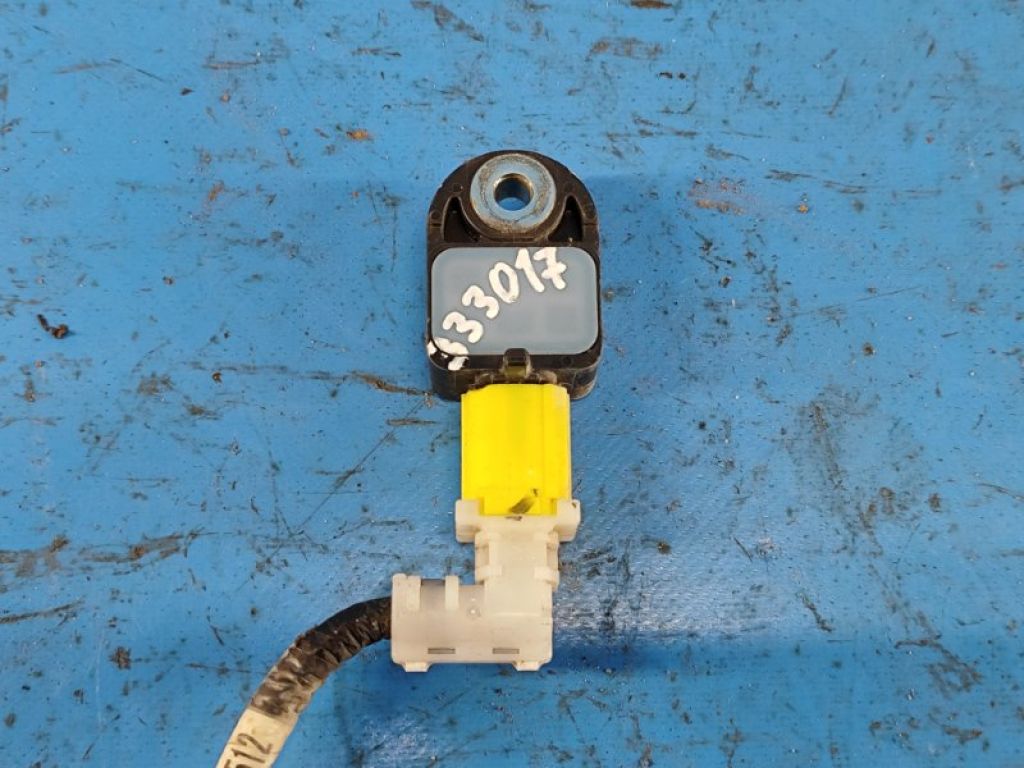 89173-75010 | Датчик удару передн. TOYOTA PRIUS - 30 09-17