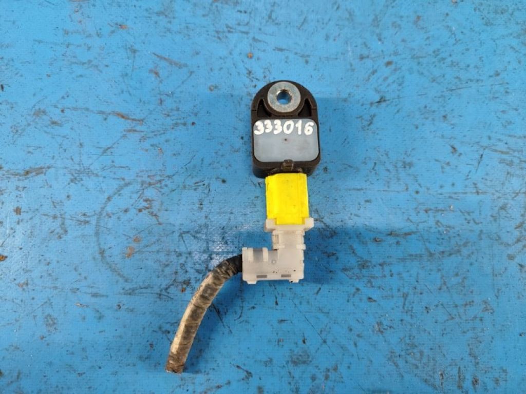 89173-75010 | Датчик удара передн. TOYOTA PRIUS - 30 09-17
