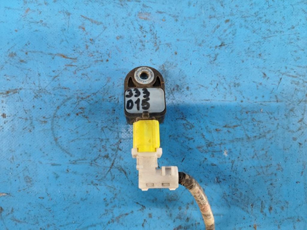 89173-75010 | Датчик удару передн. TOYOTA PRIUS - 30 09-17