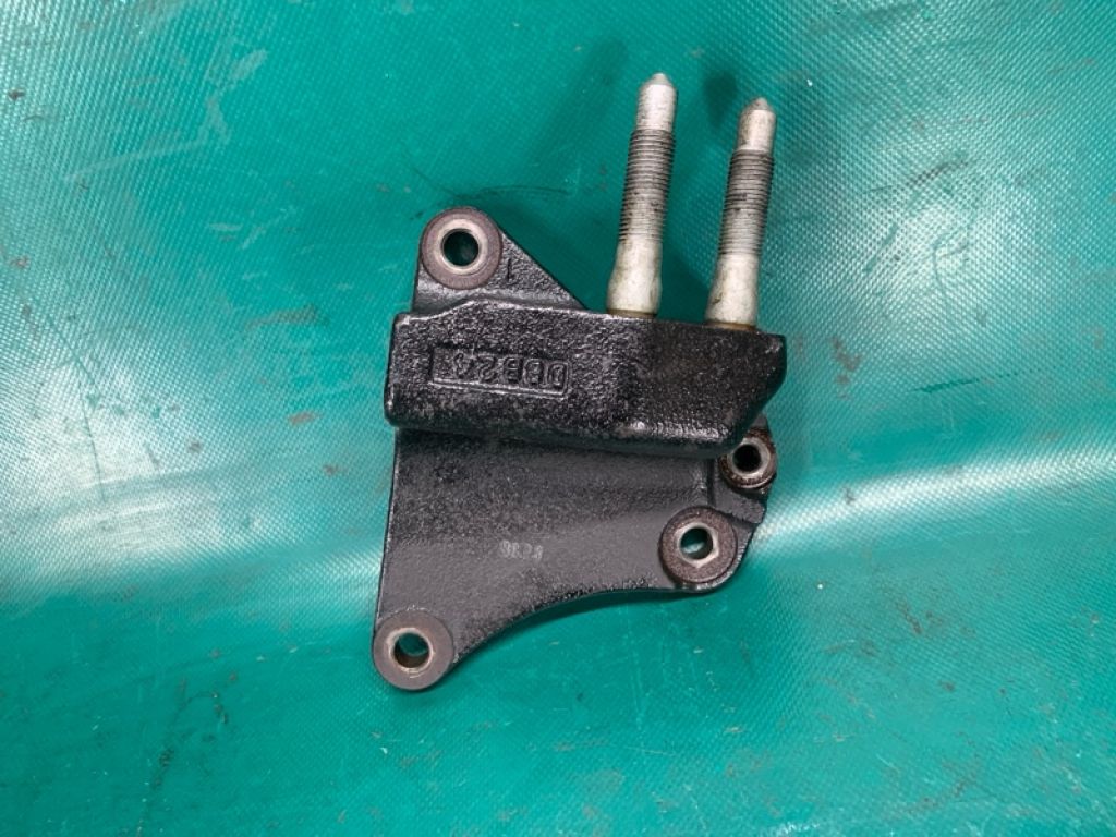 21670-25003 | Кронштейн опори двигуна KIA MAGENTIS 05–10