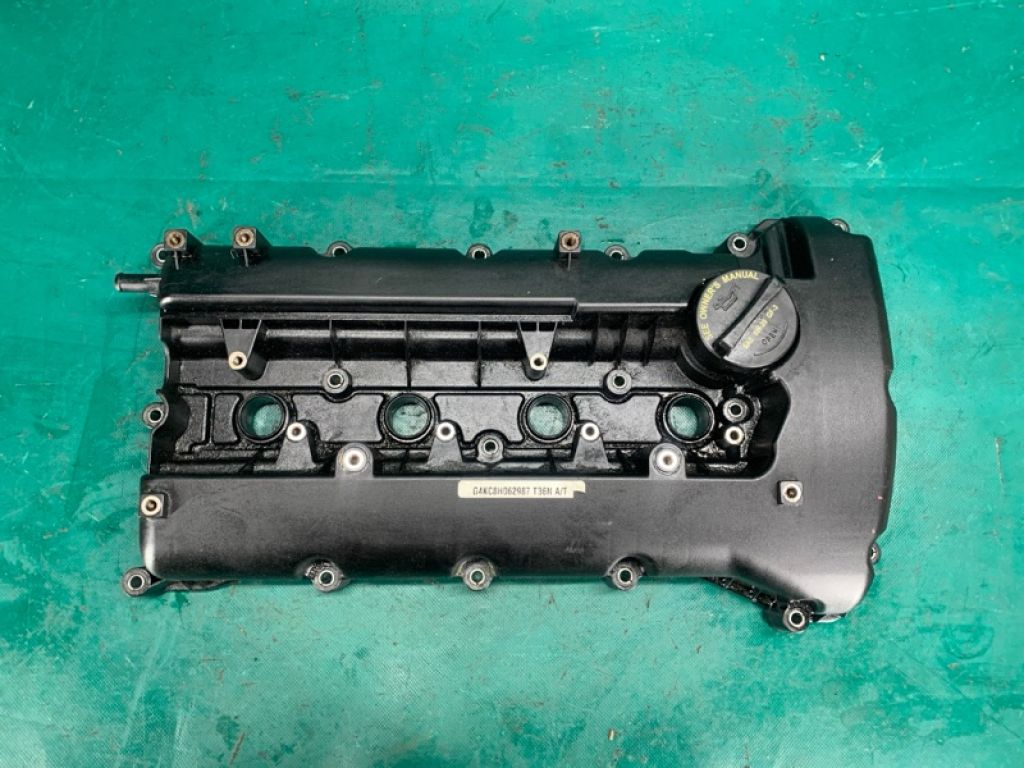 22410-25001 | Кришка клапанна KIA MAGENTIS 05–10