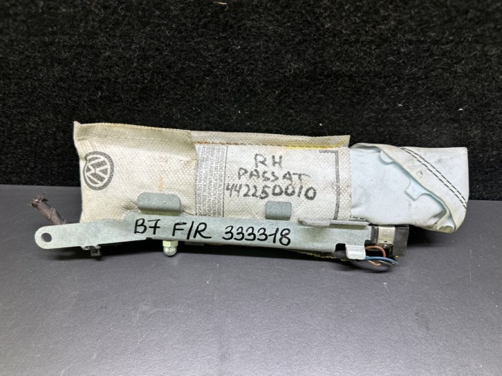 561 880 242 | Подушка безопасности в сиденье передн. прав. VOLKSWAGEN PASSAT B7 11-15