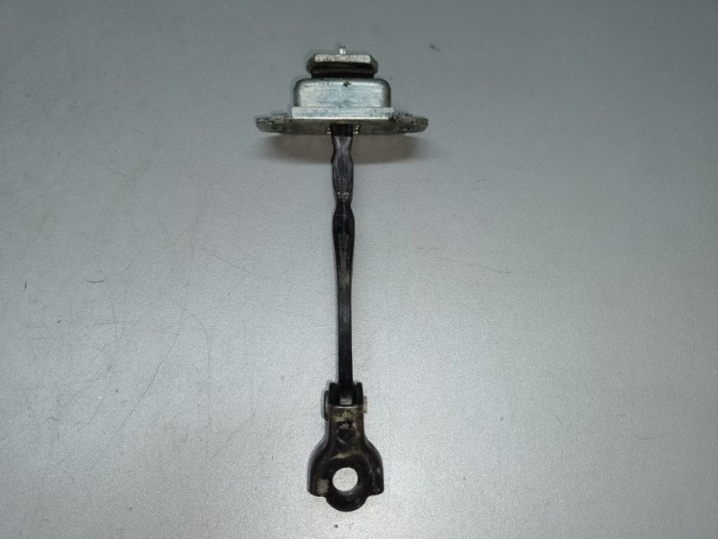 82430-4CL0A | Обмежувач дверей задн. прав. NISSAN X-TRAIL/ROGUE T32 13-20