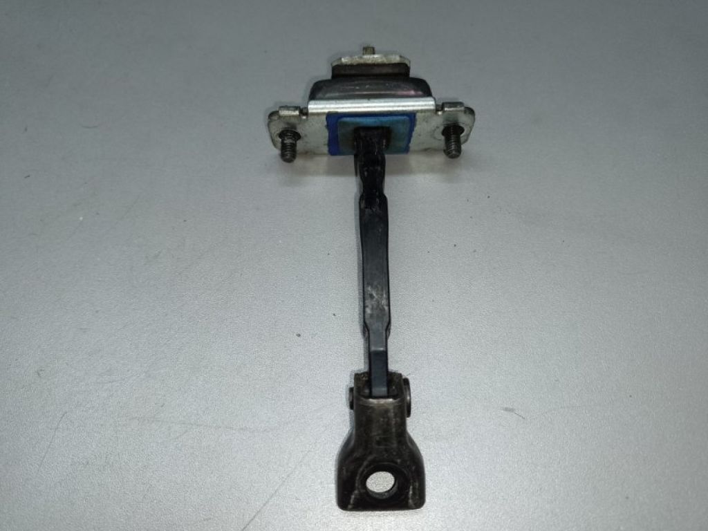 79390-F2000 | Ограничитель двери передн. прав. HYUNDAI ELANTRA AD 16-