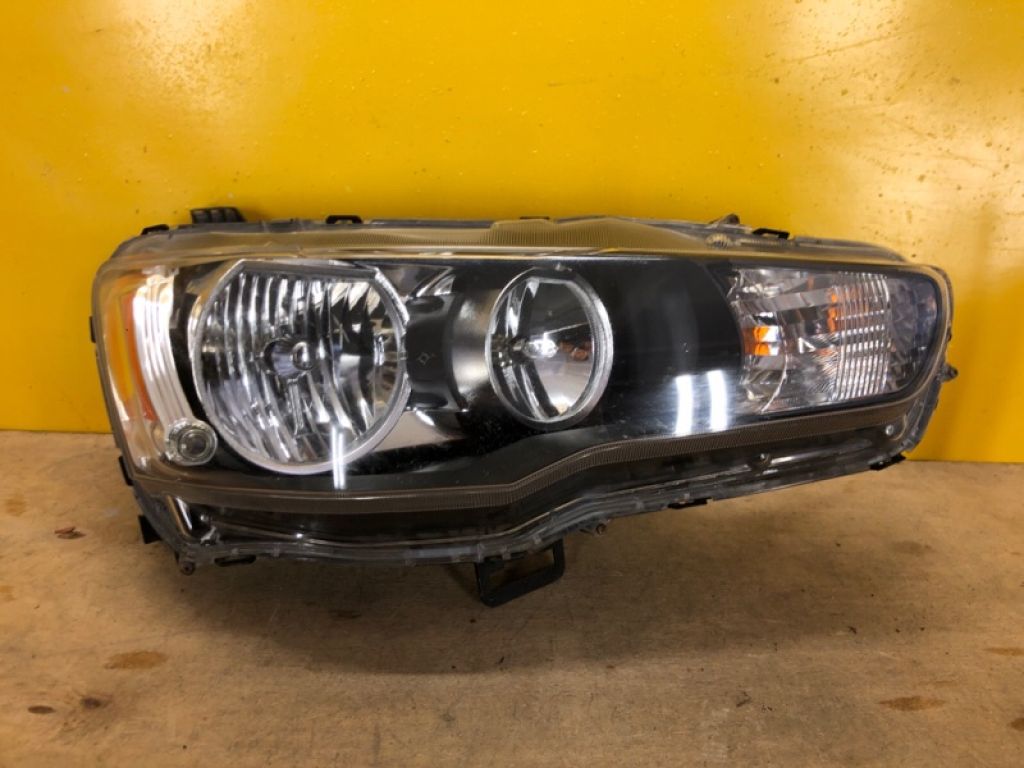 8301B260 | Фара прав. MITSUBISHI LANCER X 10 07-15