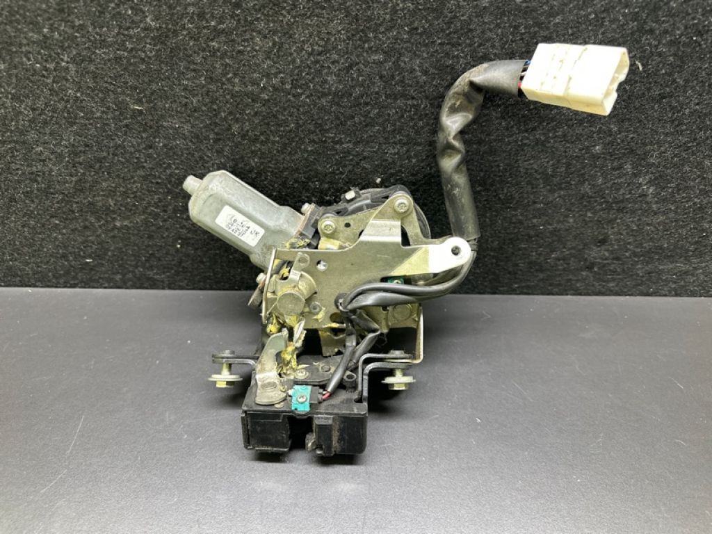 69350-48060 | Замок крышки багажника LEXUS RX350/450 09-15