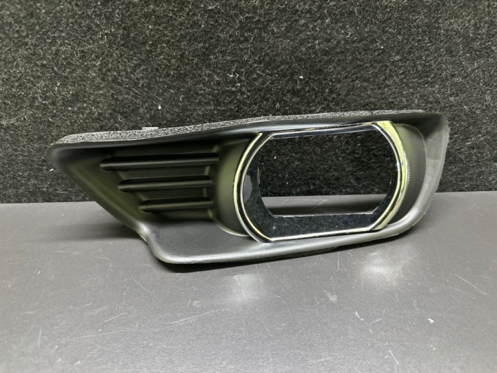 52127-33040 | Накладка противотуманной фары прав. TOYOTA CAMRY 40 06-11
