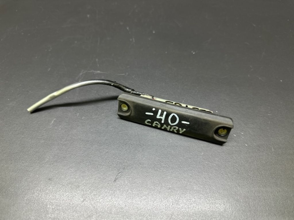 84840-20010 | Кнопка відкриття багажника зовнішня TOYOTA CAMRY 40 06-11