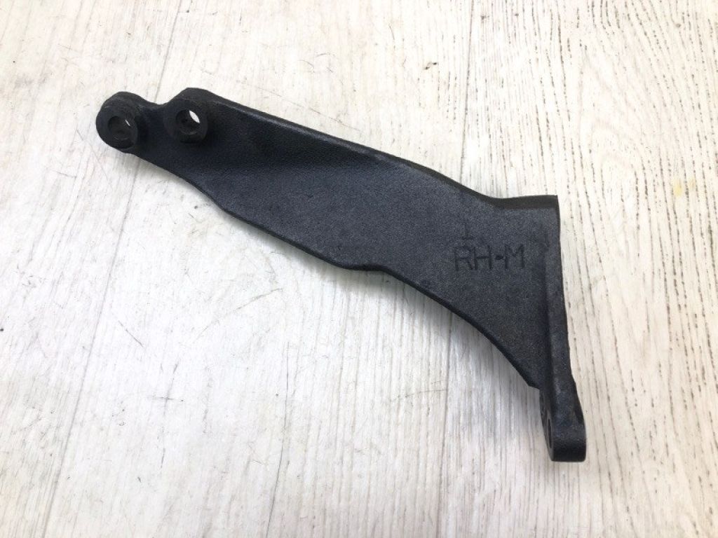 3311814050 | Кронштейн КПП прав. TOYOTA SUPRA 86-92