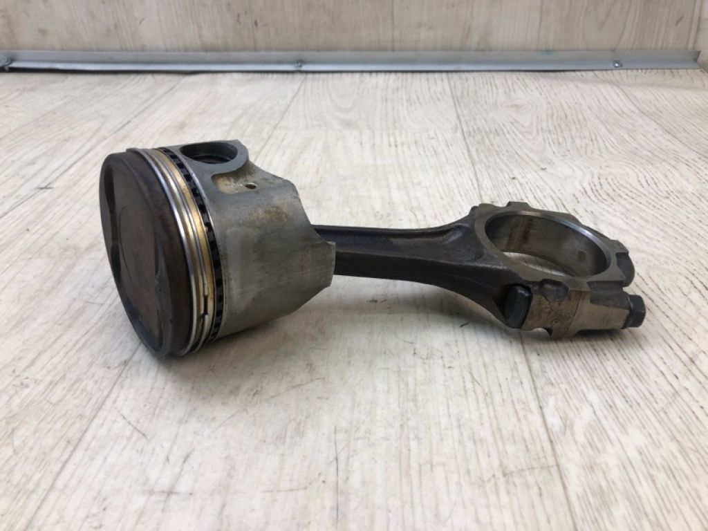 1320149045 | Шатун TOYOTA SUPRA 86-92