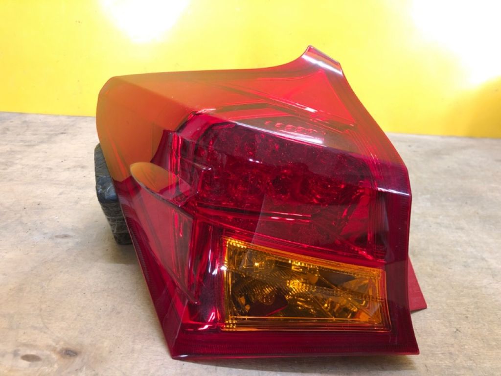 8156102700 | Ліхтар зовнішній лів. TOYOTA AURIS 13-18