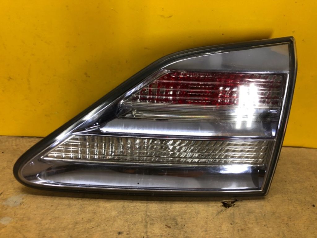 81581-48120 | Ліхтар внутрішній прав. LEXUS RX350/450 09-15