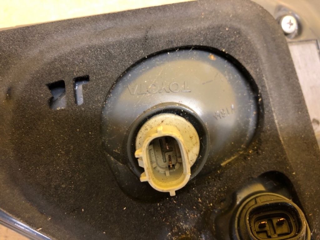 81581-48120 | Ліхтар внутрішній прав. LEXUS RX350/450 09-15 - Фото 6