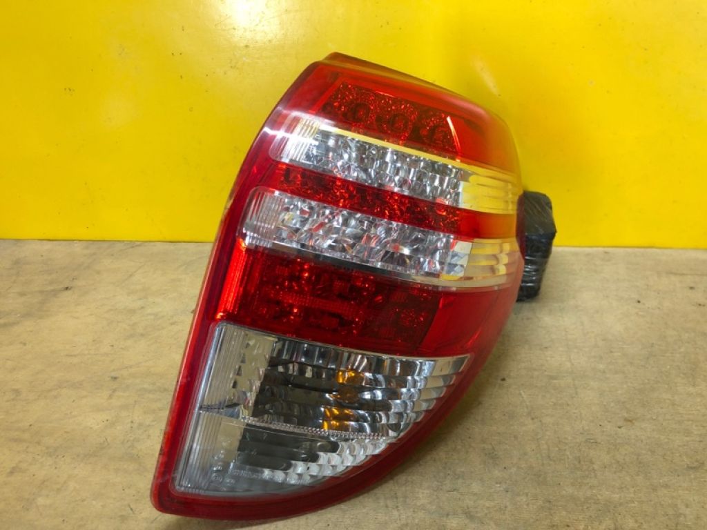 8155142120 | Фонарь наружный прав. TOYOTA RAV4 05-12