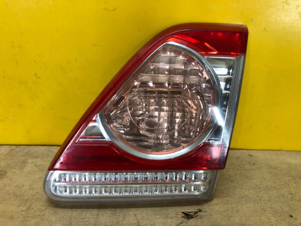 8158112180 | Ліхтар внутрішній прав. TOYOTA COROLLA 150 06-13