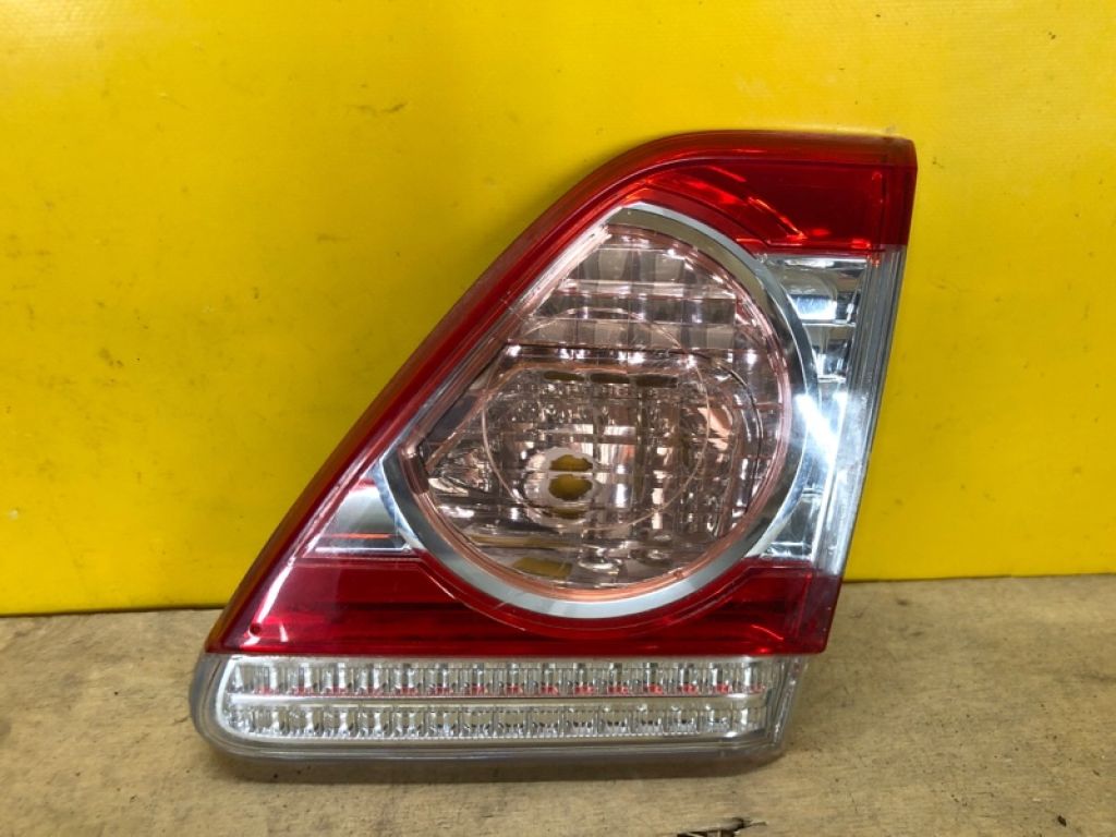 8158112180 | Ліхтар внутрішній прав. TOYOTA COROLLA 150 06-13