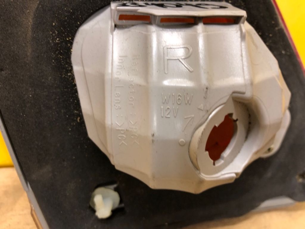 8158112180 | Ліхтар внутрішній прав. TOYOTA COROLLA 150 06-13 - Фото 4