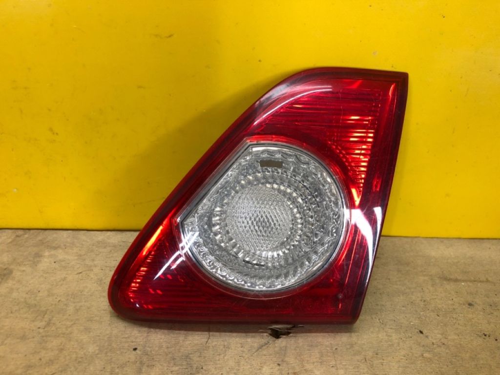 81580-02190 | Ліхтар внутрішній прав. TOYOTA COROLLA 150 06-13