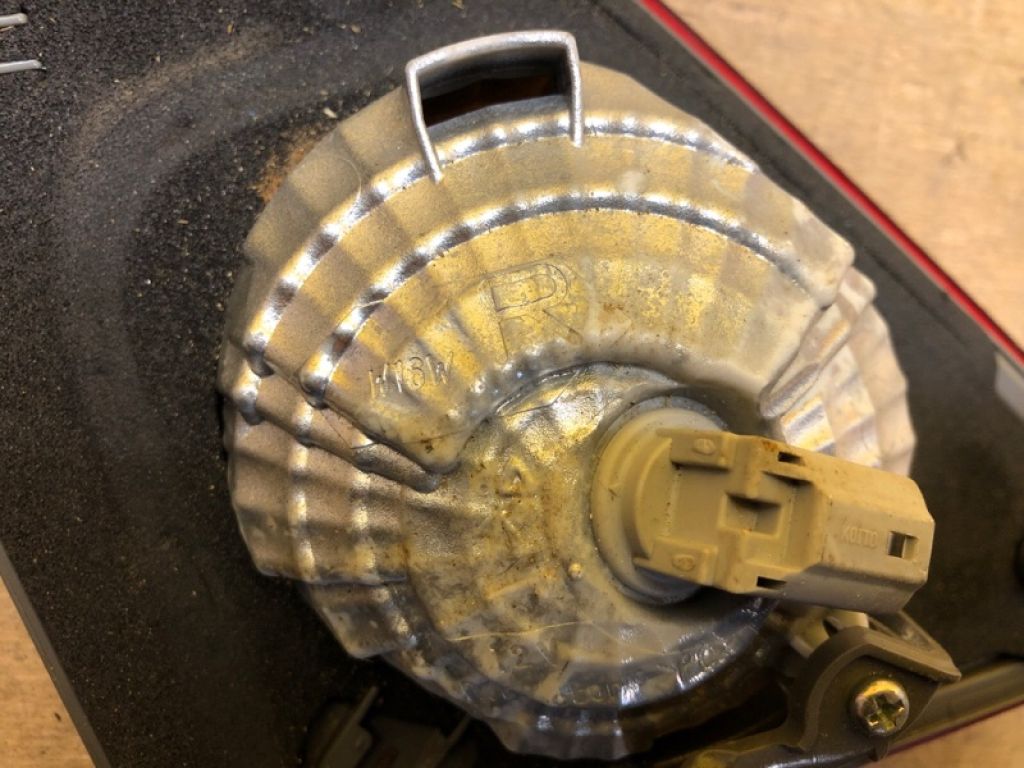 81580-02190 | Ліхтар внутрішній прав. TOYOTA COROLLA 150 06-13 - Фото 5