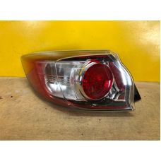 Фонарь наружный лев. MAZDA 3 BL 09-13