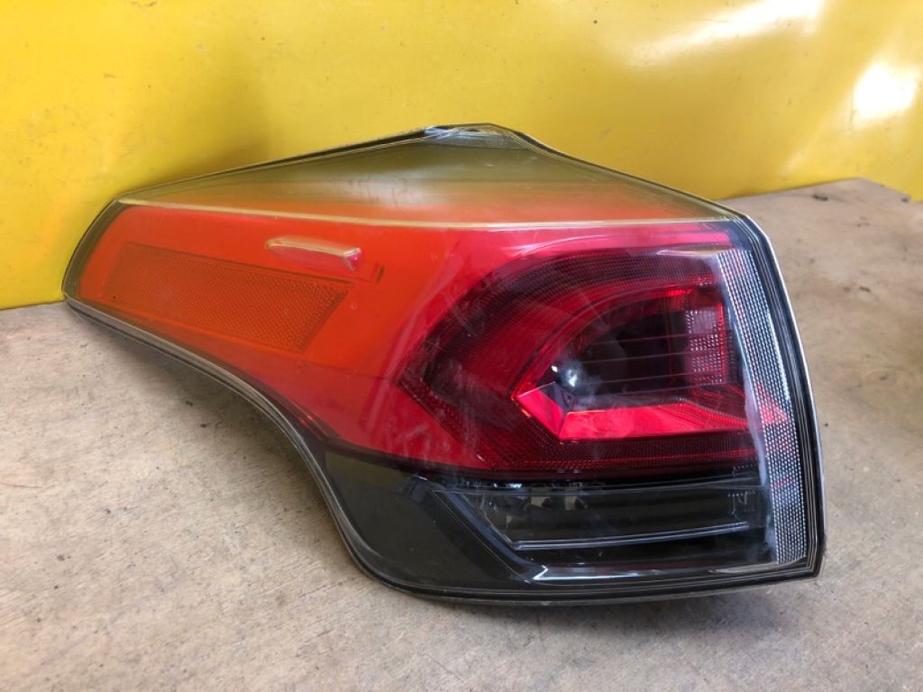 Фонарь наружный лев. TOYOTA RAV4 13-19 - Фото 3