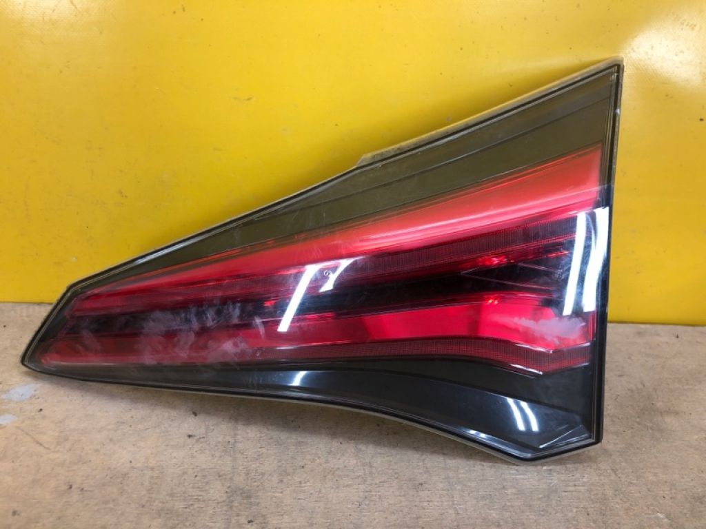 81580-42030 | Ліхтар внутрішній прав. TOYOTA RAV4 13-19