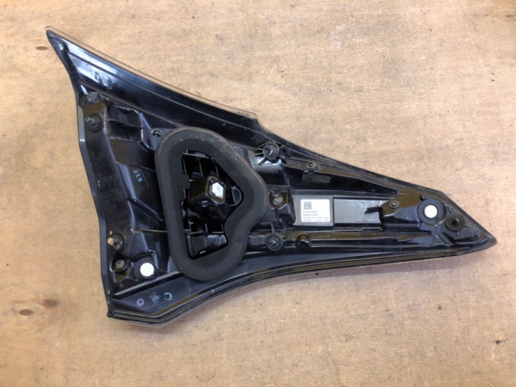 81580-42030 | Ліхтар внутрішній прав. TOYOTA RAV4 13-19 - Фото 3