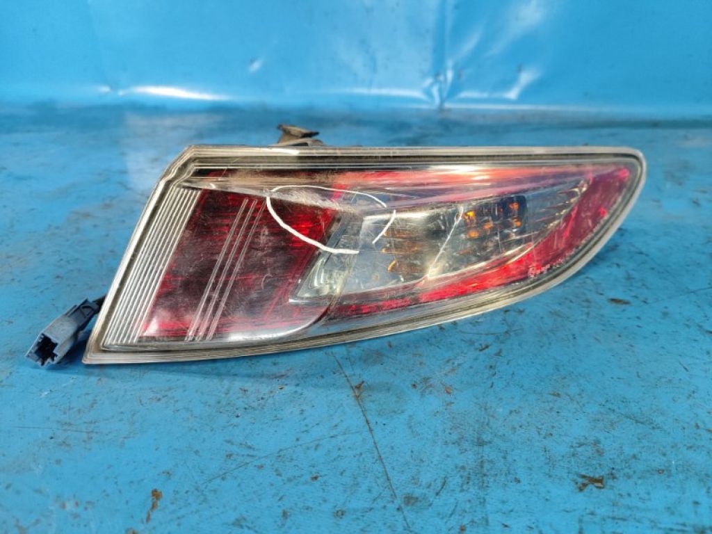 33501SMTE02 | Ліхтар зовнішній прав. HONDA CIVIC 5D 06-11