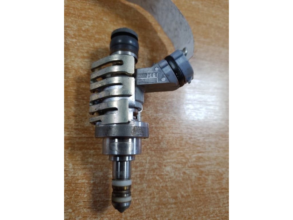 23209-39155-B0 | Форсунка топливная LEXUS LS600HL 06-17