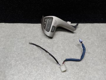 Кнопка управления магнитолой на руль лев. TOYOTA CAMRY 40 06-11