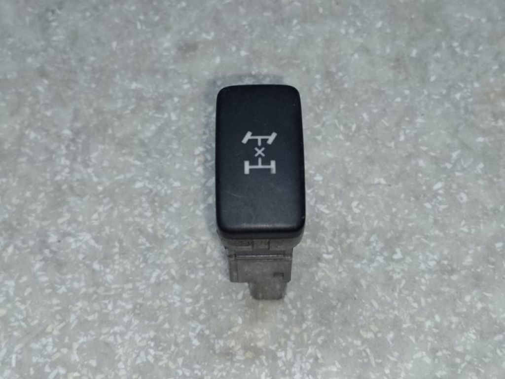 84725-60120 | Кнопка включения полного привода TOYOTA LAND CRUISER PRADO 120 02-09