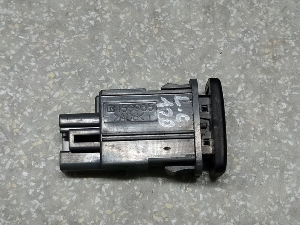 84725-60120 | Кнопка включения полного привода TOYOTA LAND CRUISER PRADO 120 02-09 - Фото 2