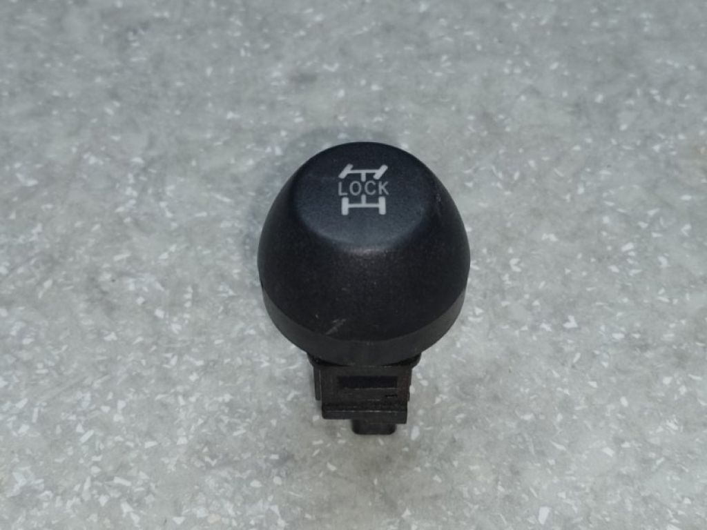 84724-42020 | Кнопка включения полного привода TOYOTA RAV4 05-12
