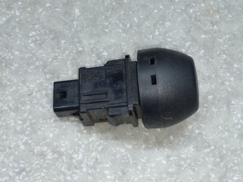 84724-42020 | Кнопка включения полного привода TOYOTA RAV4 05-12 - Фото 2