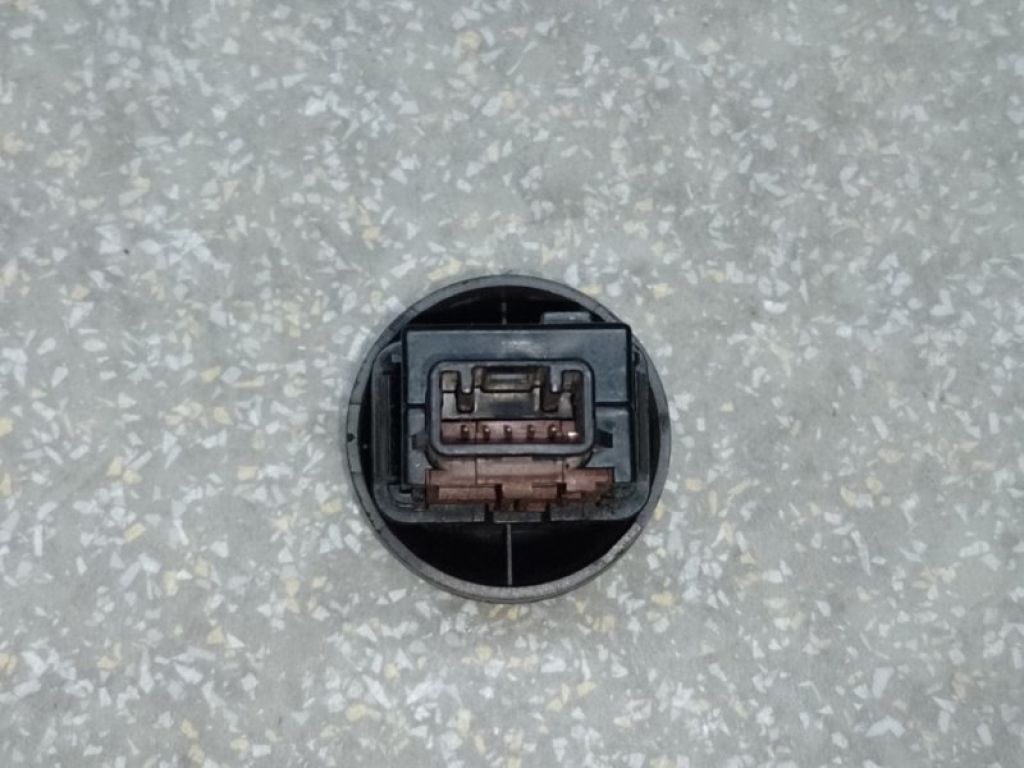 84724-42020 | Кнопка включения полного привода TOYOTA RAV4 05-12 - Фото 3