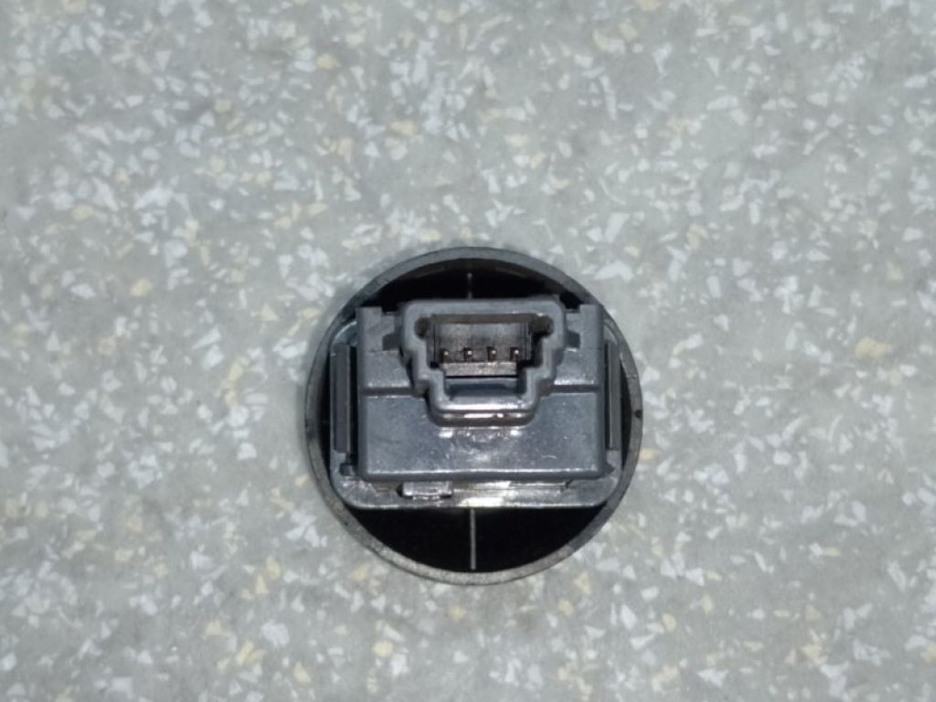 84332-42020 | Кнопка аварійної сигналізації TOYOTA RAV4 05-12 - Фото 3