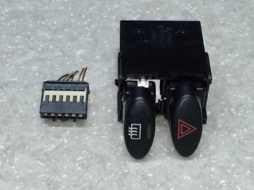 84332-AE010 | Кнопка аварийной сигнализации TOYOTA SIENNA 03-10