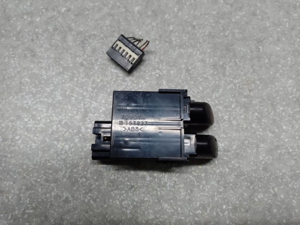 84332-AE010 | Кнопка аварийной сигнализации TOYOTA SIENNA 03-10 - Фото 2