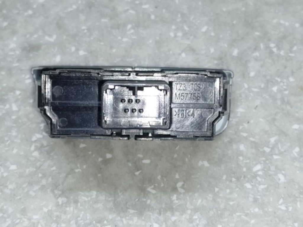 35800-TZ3-A01 | Кнопка відкриття лючка бензобака ACURA TLX 17-20 - Фото 3