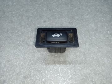 Кнопка закрывания крышки багажника LEXUS LS460 06-12