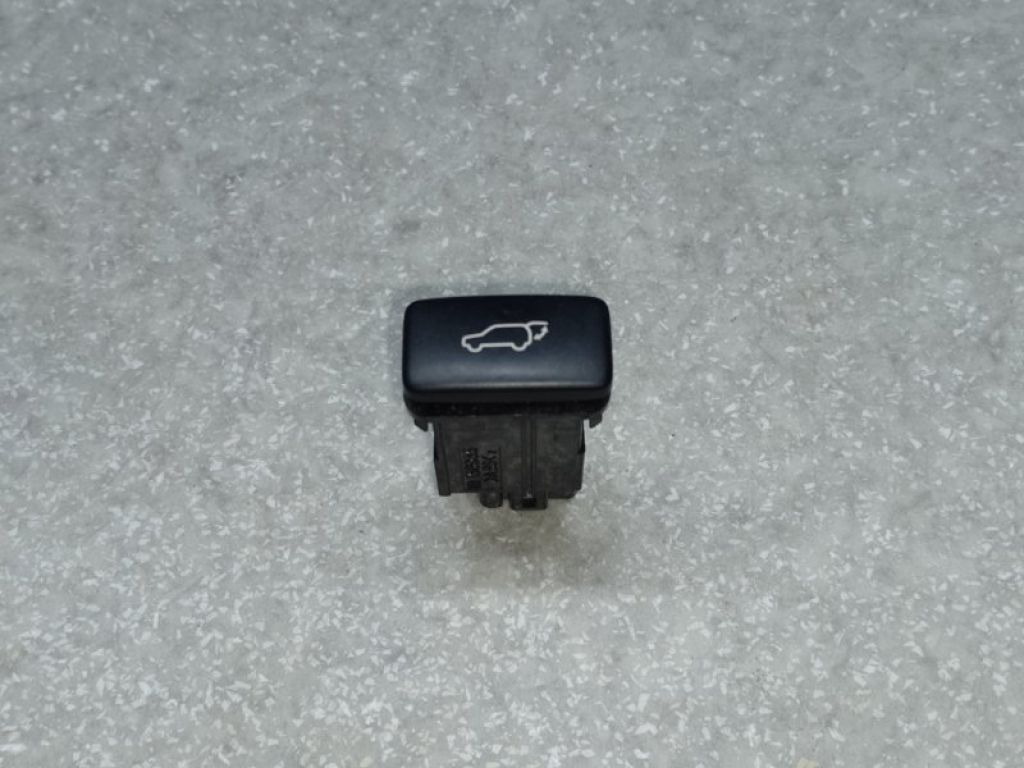 84930-58010 | Кнопка закрывания крышки багажника LEXUS RX350/450 09-15