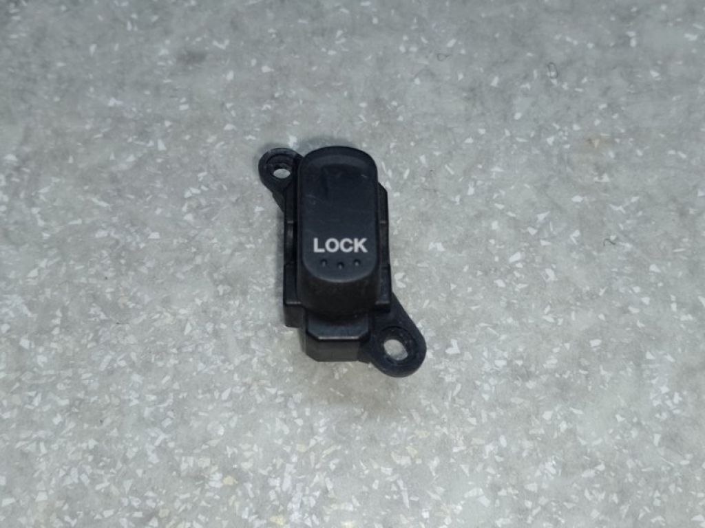 BN8G-66-660 | Кнопка центрального замка передн. прав. MAZDA 3 BK 03-08