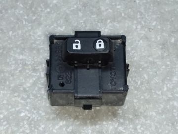 Кнопка центрального замку передн. прав. LEXUS GS350 GS300 05-11